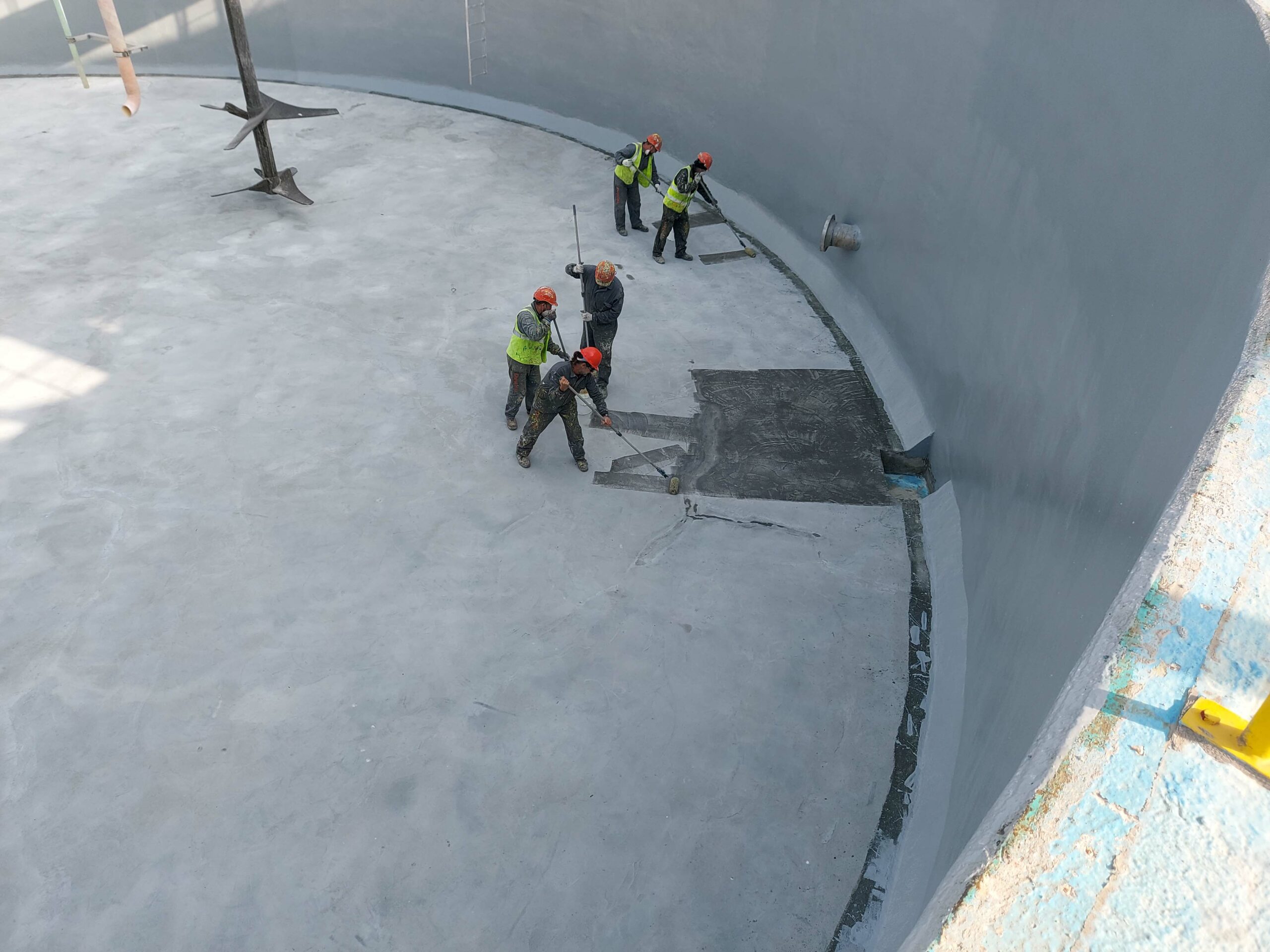 Devcon® Epoxy Coat™ 7000 AR & Devcon Epoxy Concrete Sealer Protect Primary Wastewater Tank from Acid Attack