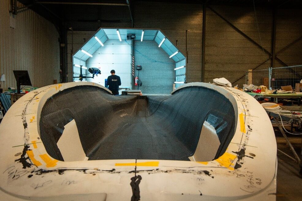 Making the aerodynamic outer shell in a separate mold