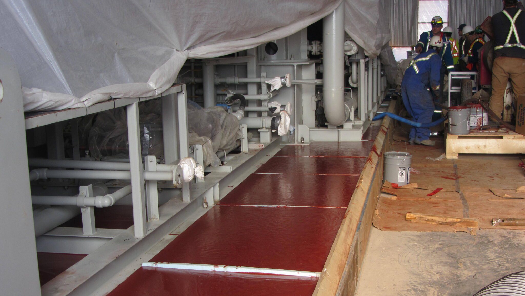 Chockfast Red HF has highflow qualities to improve working and